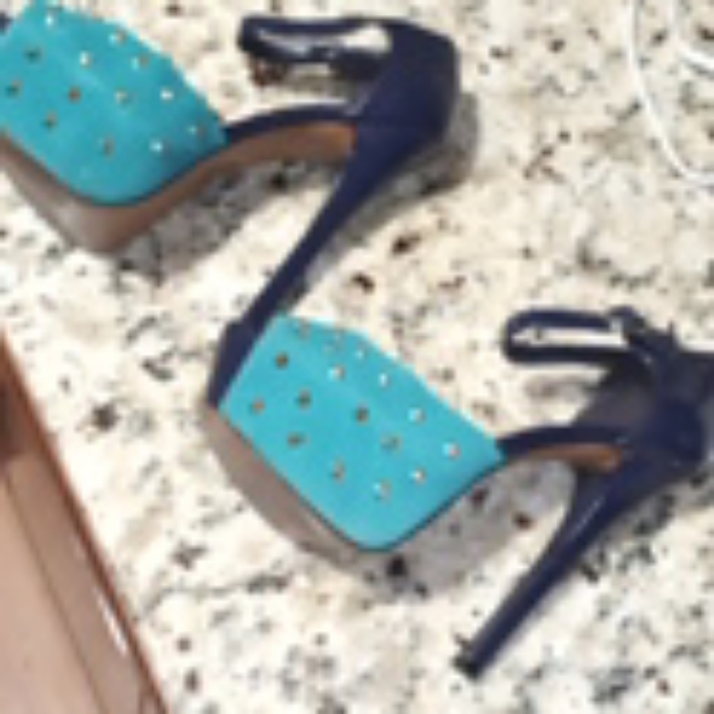 Shoes - Picture 3 of 4